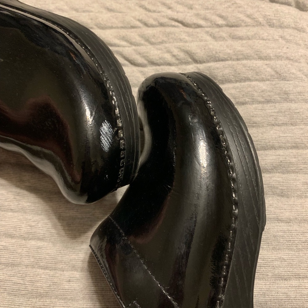 Dansko shiny black shoes